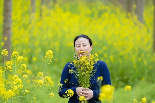 油菜花怎么拍照才好看?这位摄影师说得很清楚