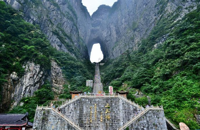 张家界天门山景区 天门山玻璃栈道 天门山在哪