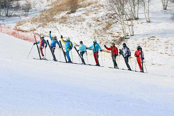 2024礼泉袁家村必捷滑雪场旅游攻略 - 门票价格 - 优惠政策 - 开放时间 - 简介 - 交通 - 美食 - 地址 - 电话 - 天气