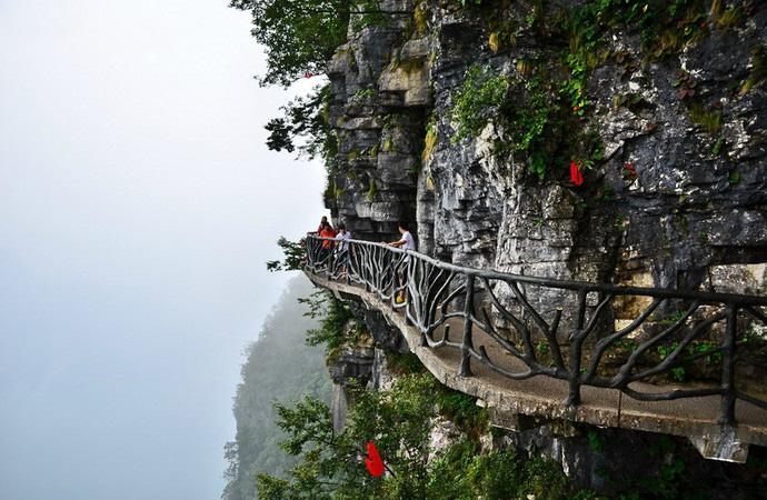 张家界天门山景区 天门山玻璃栈道 天门山在哪