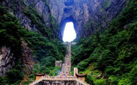 张家界天门山景区 天门山玻璃栈道 天门山在哪