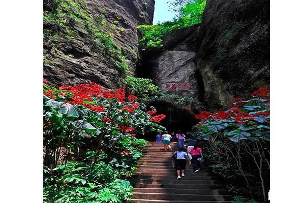 2023江西汉仙岩风景区旅游攻略 - 门票价格 - 开放时间 - 景区介绍 - 简介 - 交通 - 地址 - 电话 - 天气