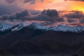 乃钦康桑雪山